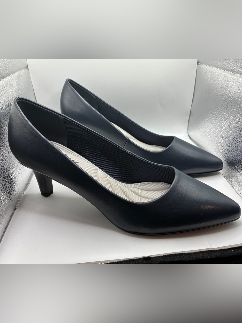 Easy Street Pointe Navy Pumps Size 9WW Wide Width Pointed Toe Comfort Heels New